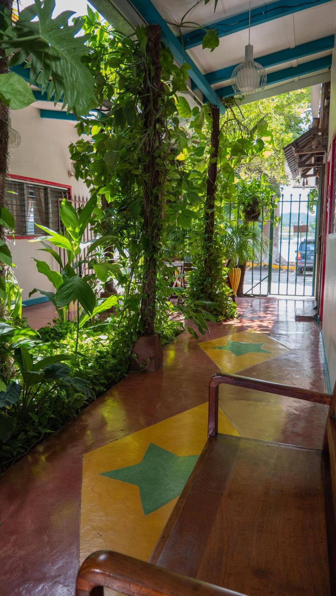 Hotel Petenchel Flores Extérieur photo