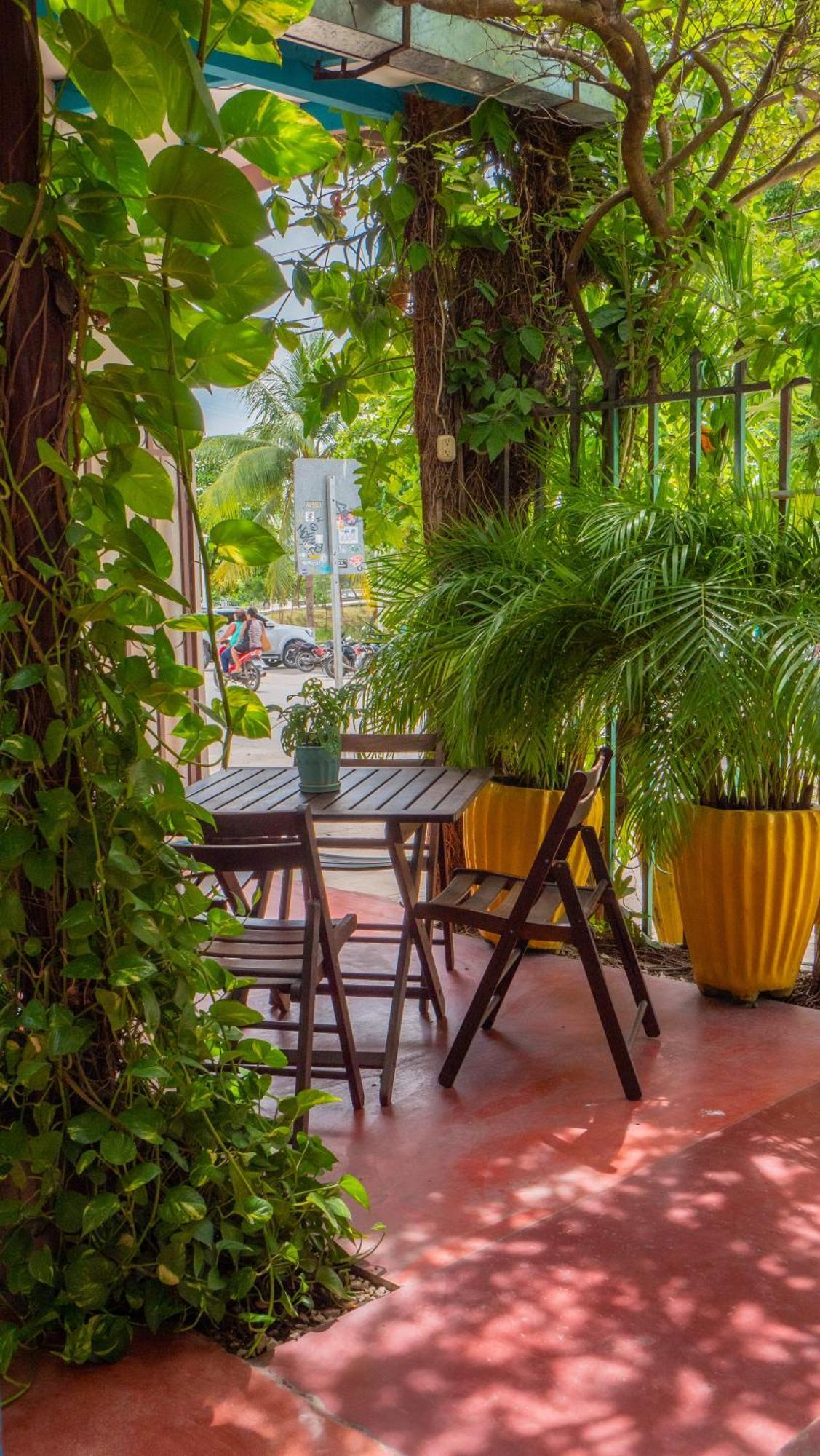 Hotel Petenchel Flores Extérieur photo