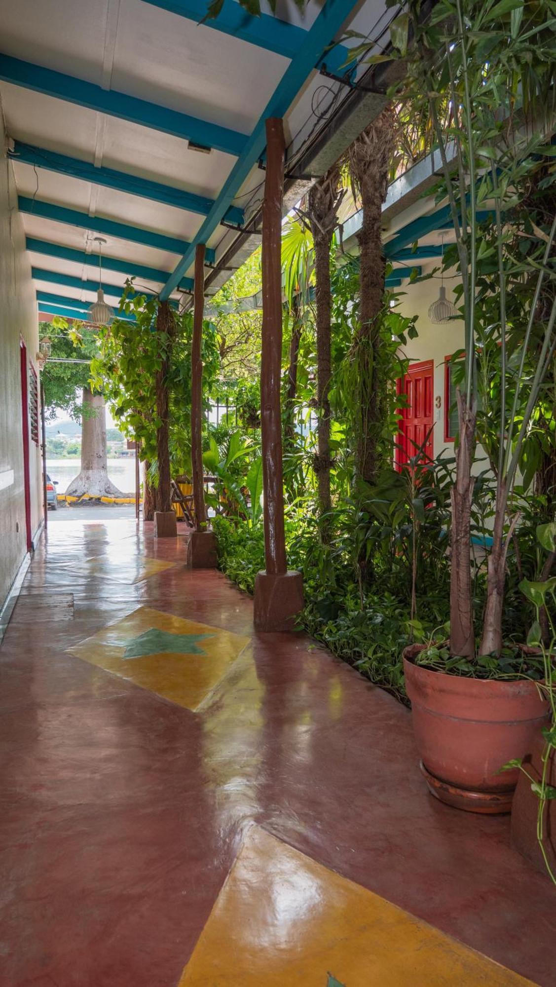 Hotel Petenchel Flores Extérieur photo
