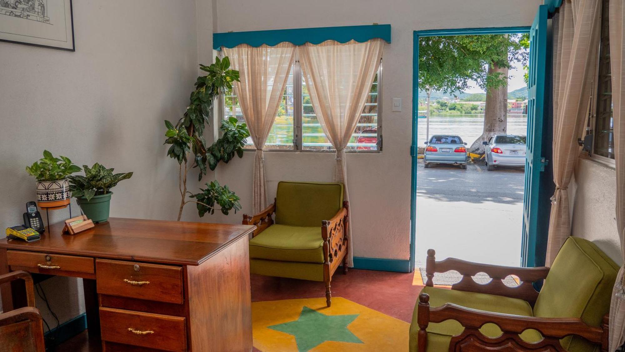 Hotel Petenchel Flores Extérieur photo