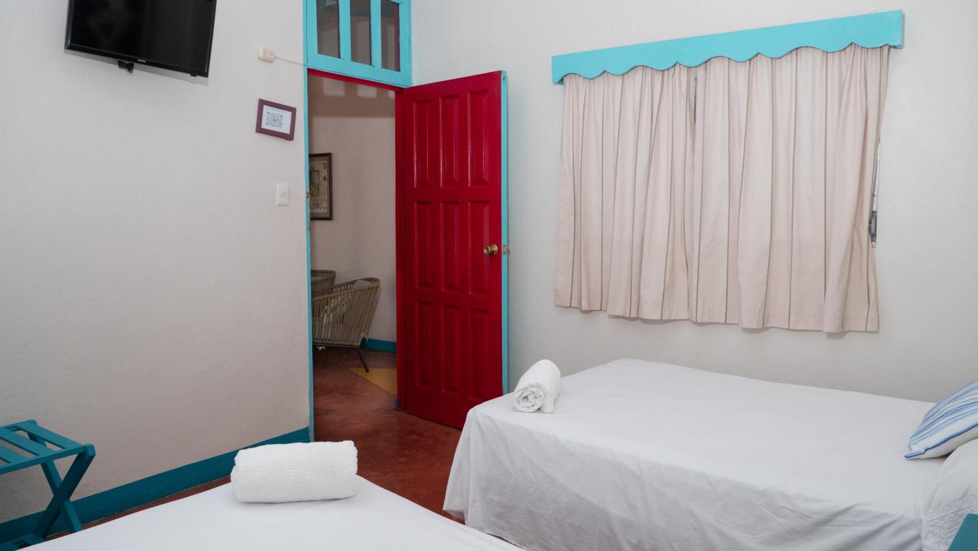 Hotel Petenchel Flores Extérieur photo