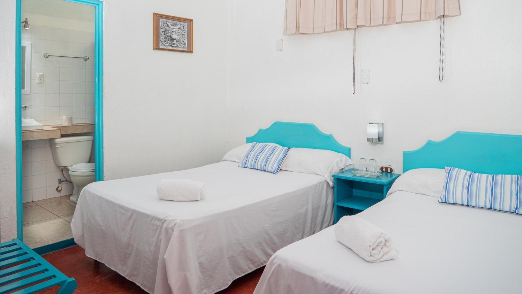 Hotel Petenchel Flores Extérieur photo