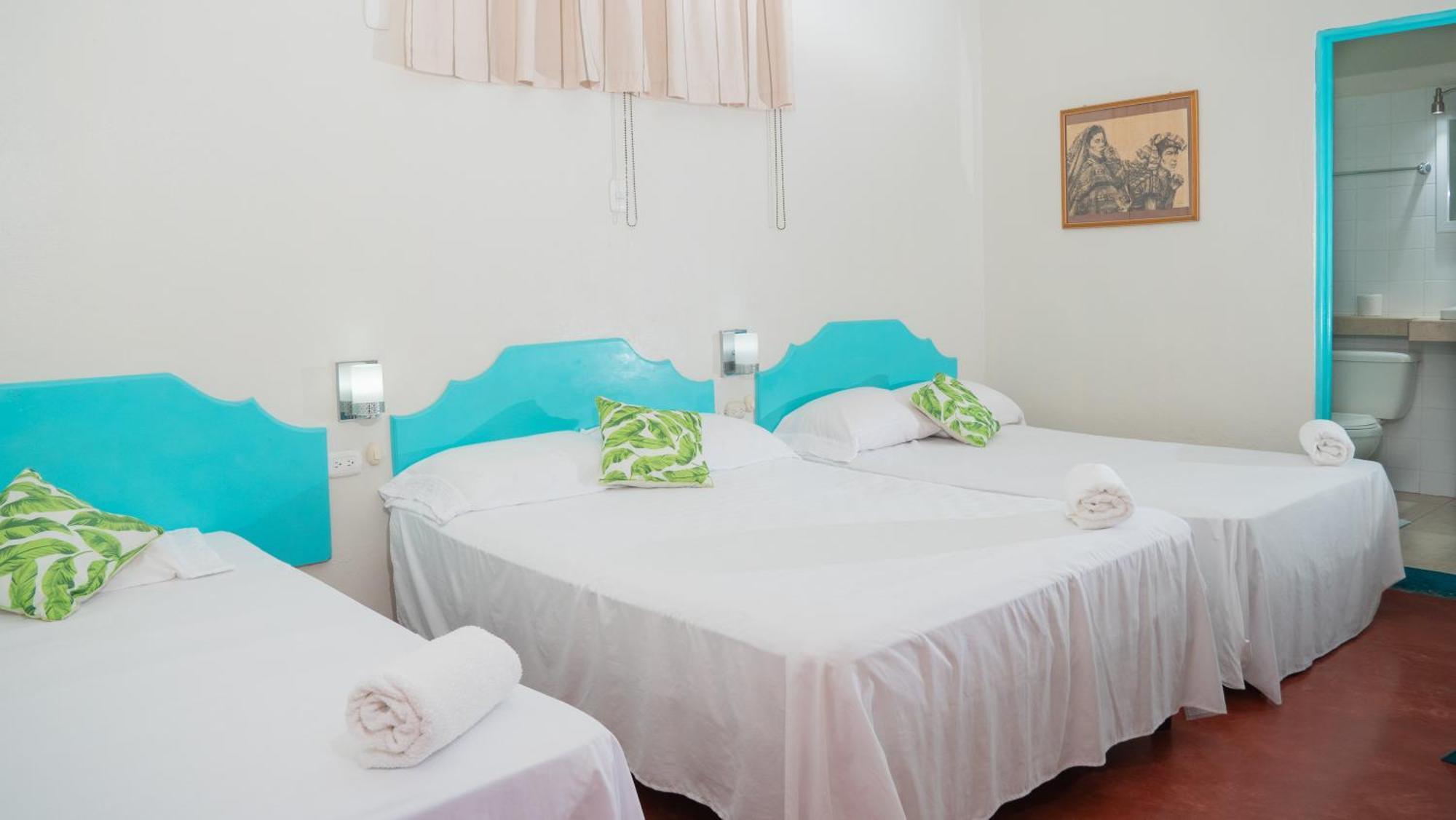 Hotel Petenchel Flores Extérieur photo